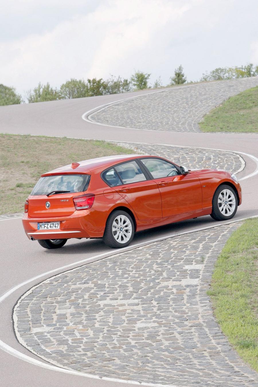  BMW 1-Series Urban Line 2012 года  (фото 48 из 82)